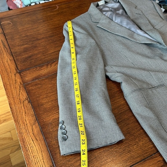 EUC Jos A Bank gray and black check sportcoat size 44 short - Picture 6 of 9